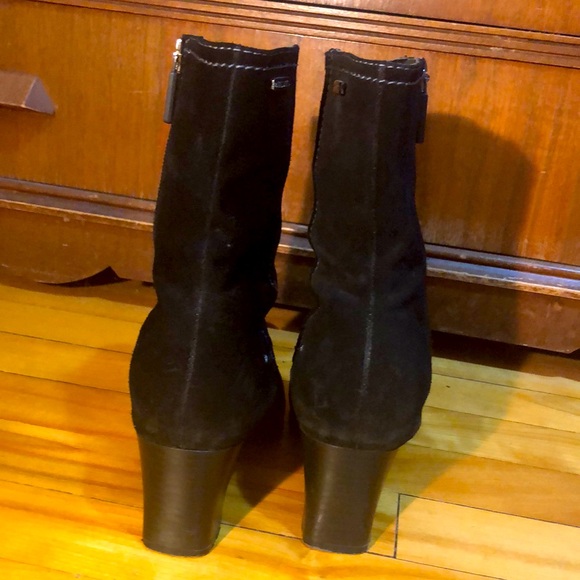 Valdini Suede Ankle Boots, Size 7. - Picture 5 of 9